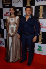 Salman Khan, Sonam Kapoor at zee cine awards 2016 on 20th Feb 2016